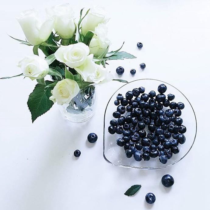 盘子中的水果意境唯美图片_WWW.TQQA.COM