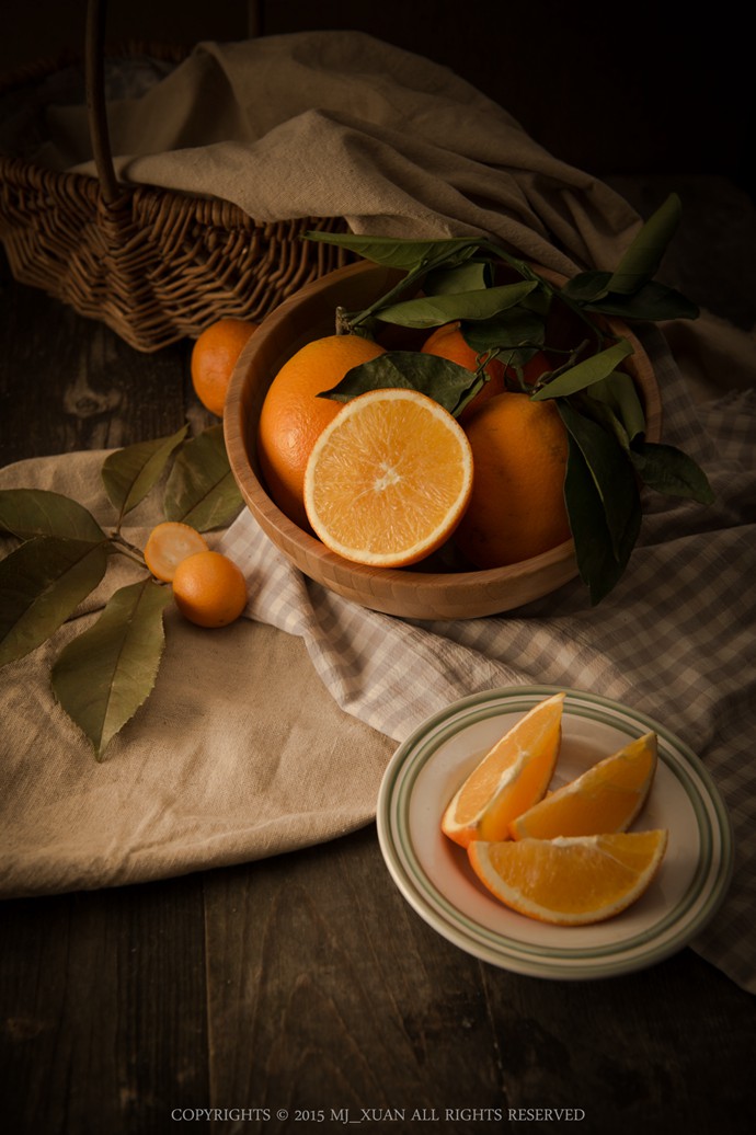 盘子中的水果意境唯美图片_WWW.TQQA.COM