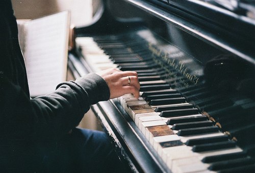 我们都以为自己长大了 -小清新_WWW.TQQA.COM