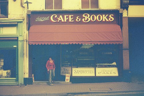 街角有家店，店里却没有你_WWW.TQQA.COM