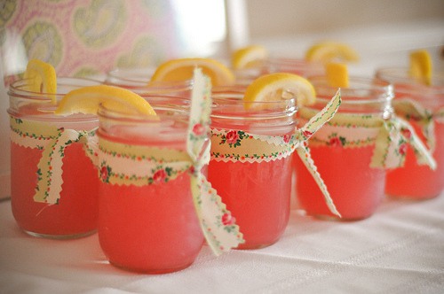 好看的瓶子里装着好喝的饮料 唯美小清新图片_WWW.TQQA.COM