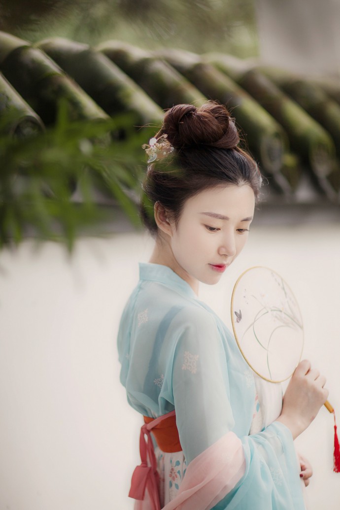 古装服饰气质美女小清新图片_WWW.TQQA.COM