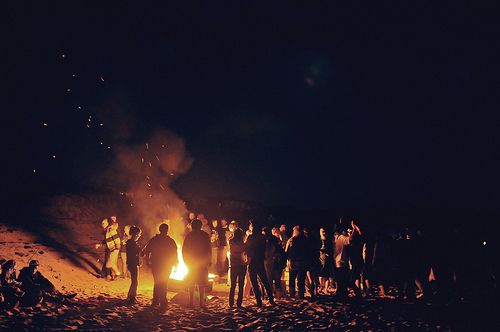 偶尔有人停下来对我微笑，灿若桃花_WWW.TQQA.COM