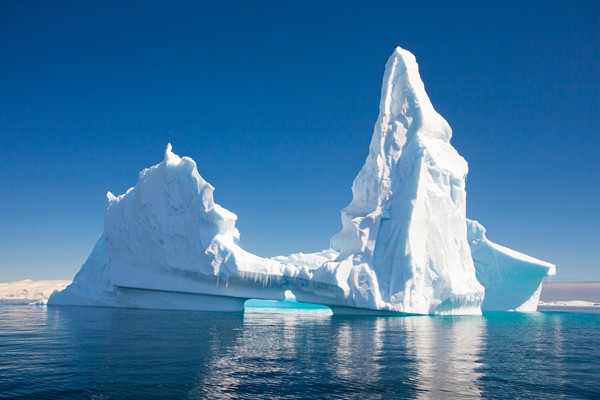 蓝色的海，雪白色的冰山_唯美极地冰山美图_WWW.TQQA.COM