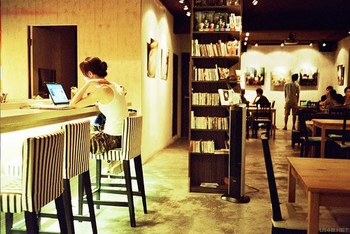 读书，享受世界宁静的那一刻_WWW.TQQA.COM