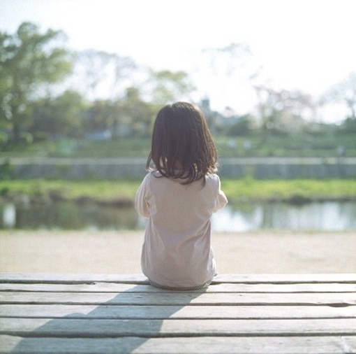 背影的忧伤_唯美女生背影伤感小清新图片_WWW.TQQA.COM