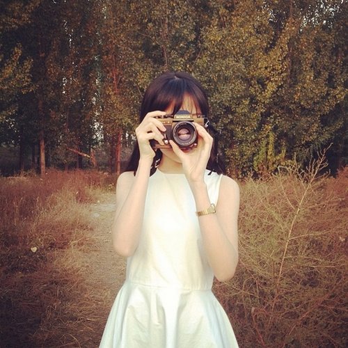 不经意的一瞥 甜美的小清新女生美图_WWW.TQQA.COM