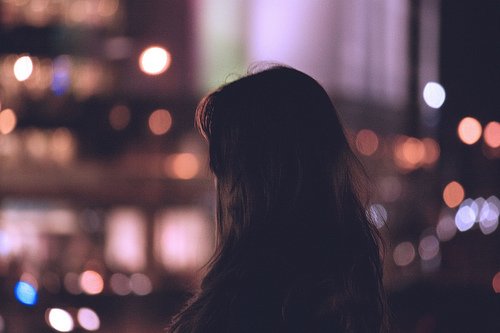 孤单时，仍要守护心中的思念_WWW.TQQA.COM