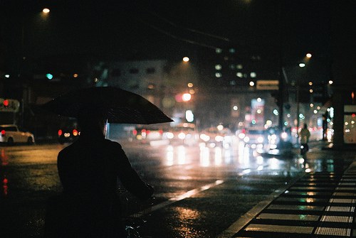 夜色下的孤独_唯美图片_WWW.TQQA.COM