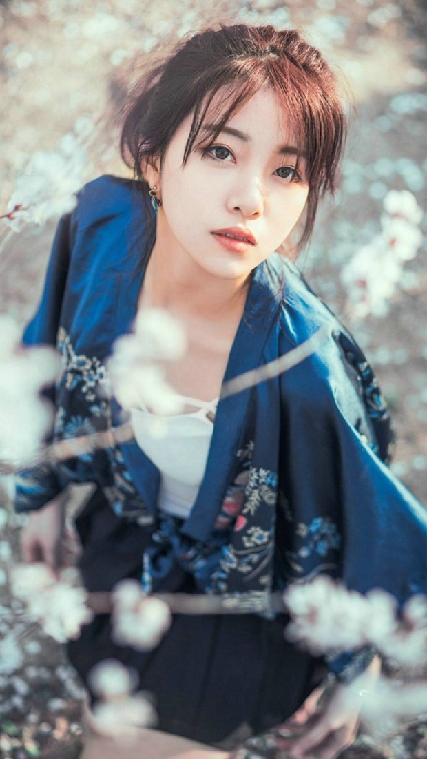 唯美清新的真人女生美图图片_WWW.TQQA.COM