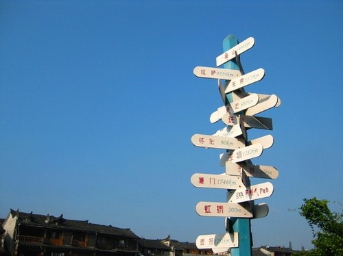 青春的十字路口我并非一个人走_WWW.TQQA.COM