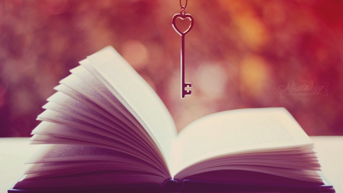 一本翻开的书唯美意境图片_WWW.TQQA.COM