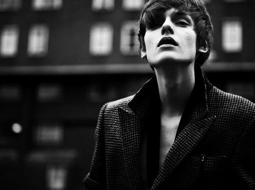 今夜，你是否还活着  略显孤独的黑白lomo图片_WWW.TQQA.COM