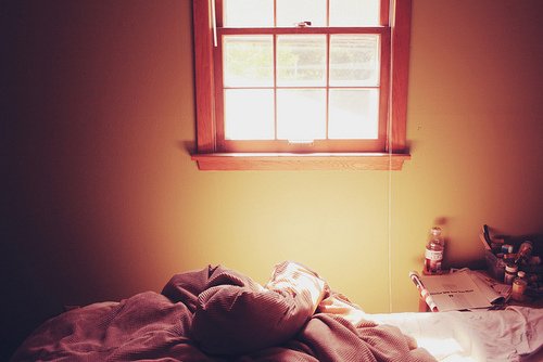 阳光照射在房间的每一个角落_WWW.TQQA.COM