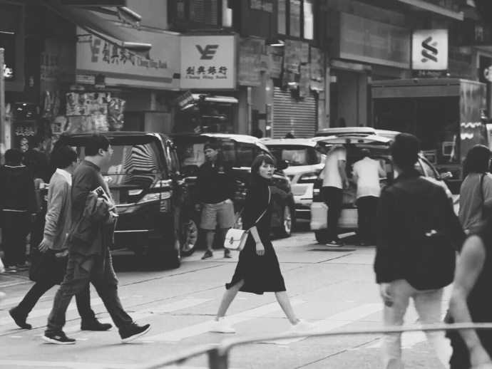 高冷气质女神袁泉的街拍时尚图片_WWW.TQQA.COM