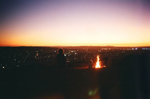 偶尔有人停下来对我微笑，灿若桃花_WWW.TQQA.COM