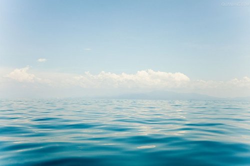 海是浅蓝到深蓝的距离_WWW.TQQA.COM