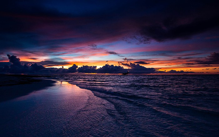 黄昏后的美丽海边风景图片_WWW.TQQA.COM