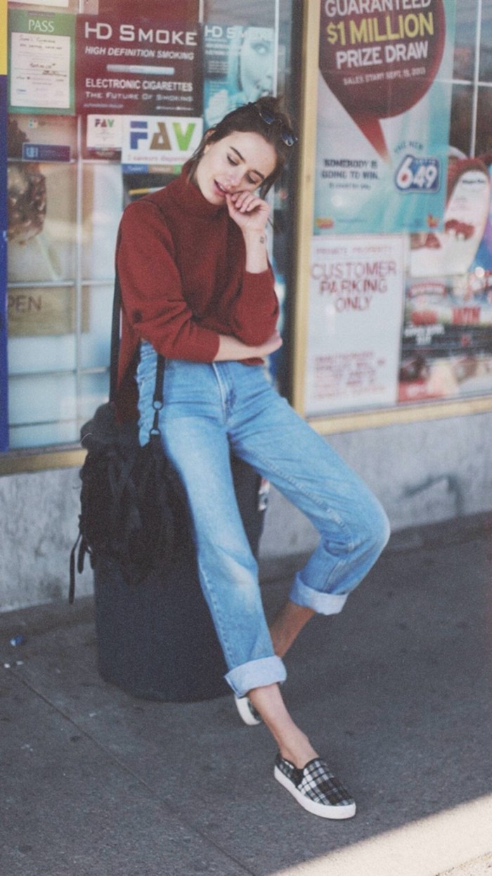 唯美的牛仔短裤与短裙美女图片_WWW.TQQA.COM