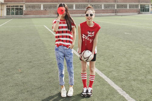 漂亮女生闺蜜美图素材分享_WWW.TQQA.COM