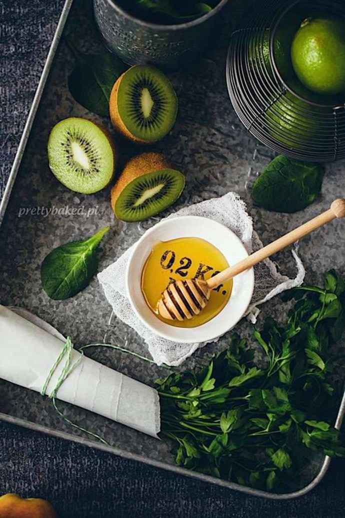 盘子中的水果意境唯美图片_WWW.TQQA.COM