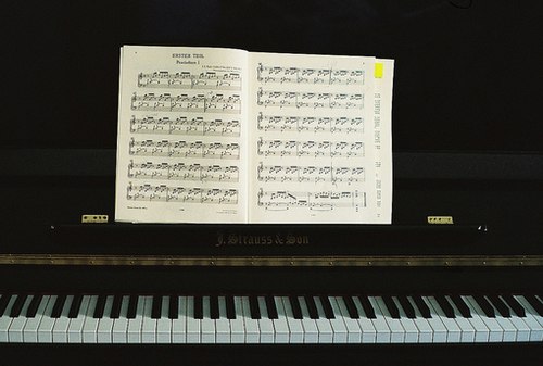 我们都以为自己长大了 -小清新_WWW.TQQA.COM