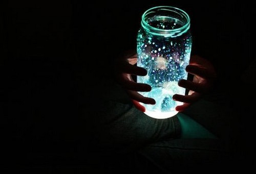 发光的瓶子，星星点点，就像一个小小的宇宙_WWW.TQQA.COM
