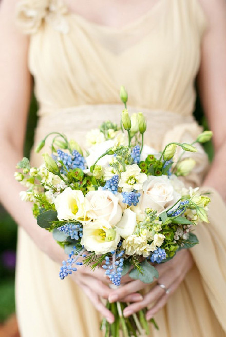 关于婚礼上手捧花的花朵唯美小清新图片_WWW.TQQA.COM