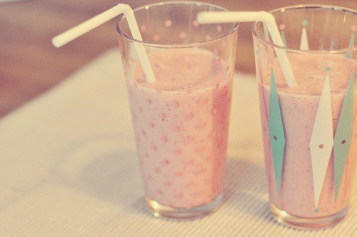 好看的瓶子里装着好喝的饮料 唯美小清新图片_WWW.TQQA.COM