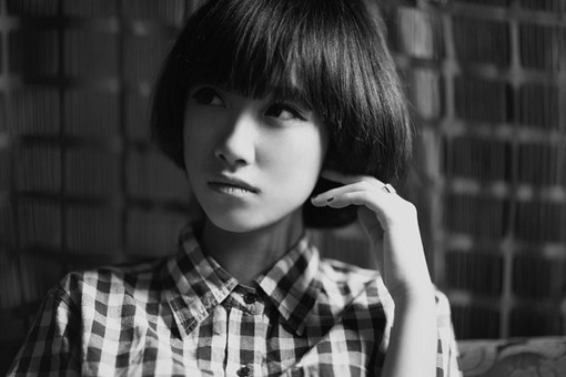 关于穿衬衫特别好看的女生美女唯美小清新图片_WWW.TQQA.COM