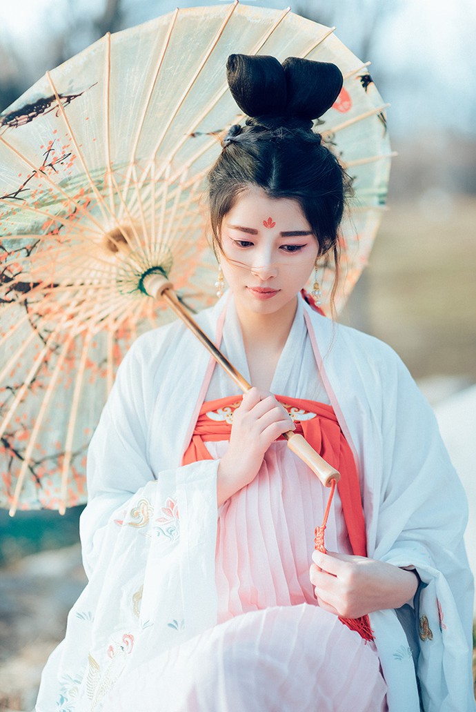 古装服饰气质美女小清新图片_WWW.TQQA.COM