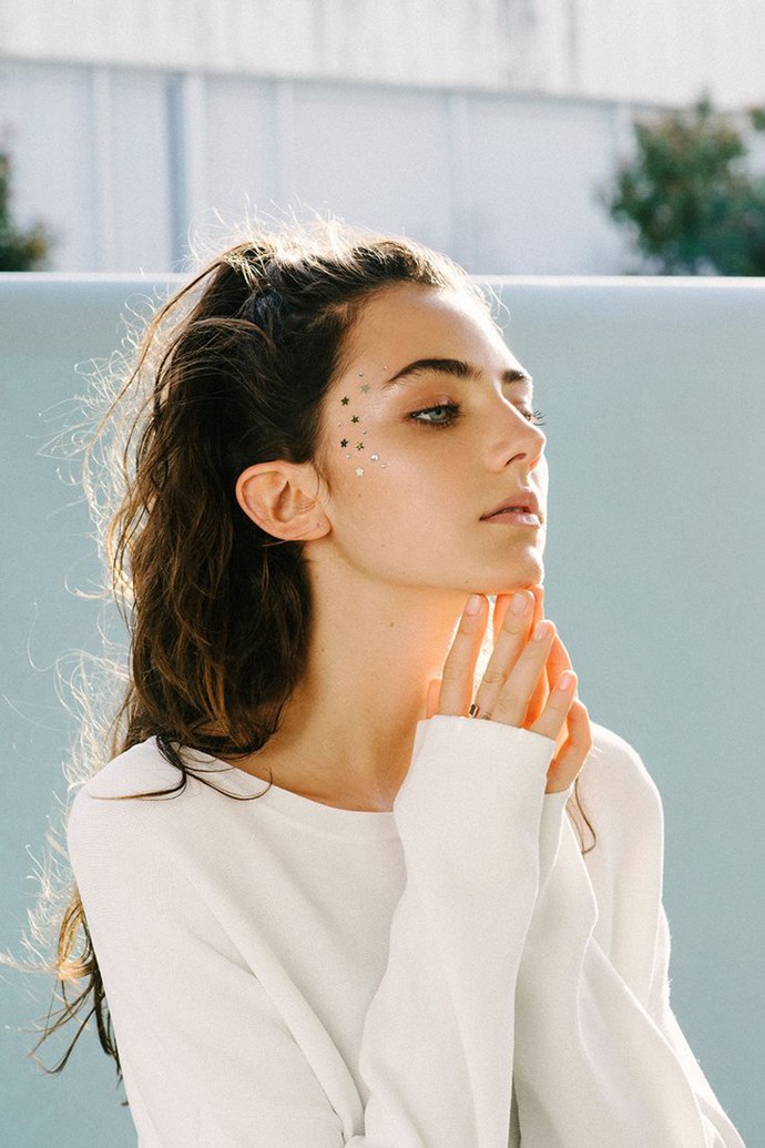 面无表情的优雅小清新美女图片_WWW.TQQA.COM