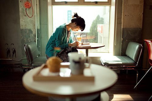 阳光照射在房间的每一个角落_WWW.TQQA.COM