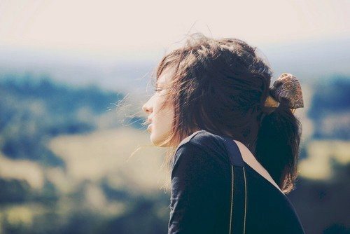 芸芸众生，谁不是一样的呢 意境小清新人物图片_WWW.TQQA.COM