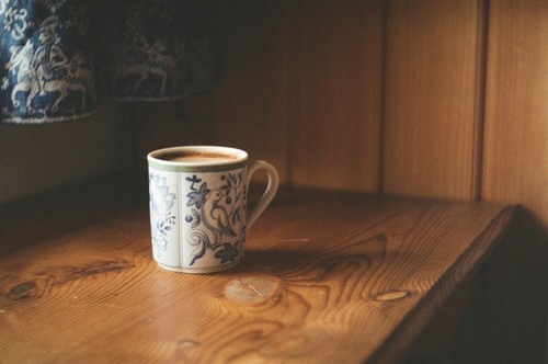 送你一杯咖啡，慢品人生  咖啡lomo图片_WWW.TQQA.COM