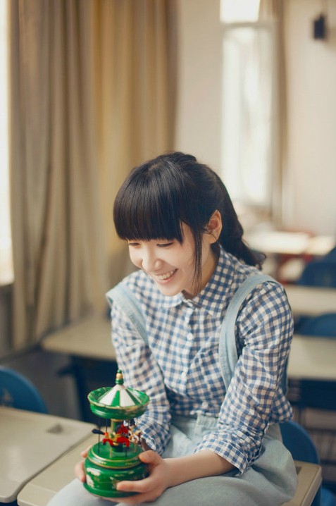那些看起来很迷人很唯美的小清新女生侧脸美图_WWW.TQQA.COM