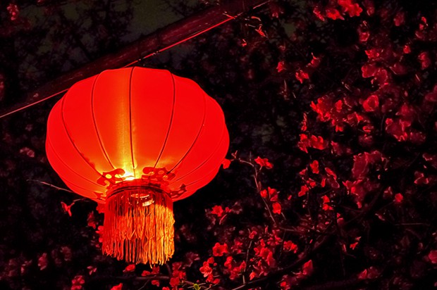 古典中国风的大红灯笼高高挂唯美图片_WWW.TQQA.COM