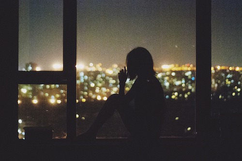 人与人之间的共性和吸引  暗色调美图_WWW.TQQA.COM