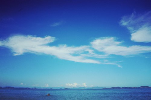 海是浅蓝到深蓝的距离_WWW.TQQA.COM