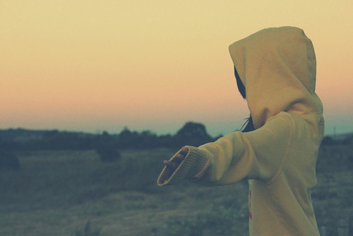 我在你的背后  唯美背影小清新图片_WWW.TQQA.COM