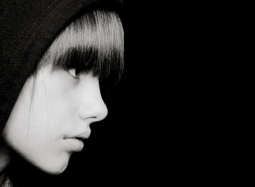 今夜，你是否还活着  略显孤独的黑白lomo图片_WWW.TQQA.COM