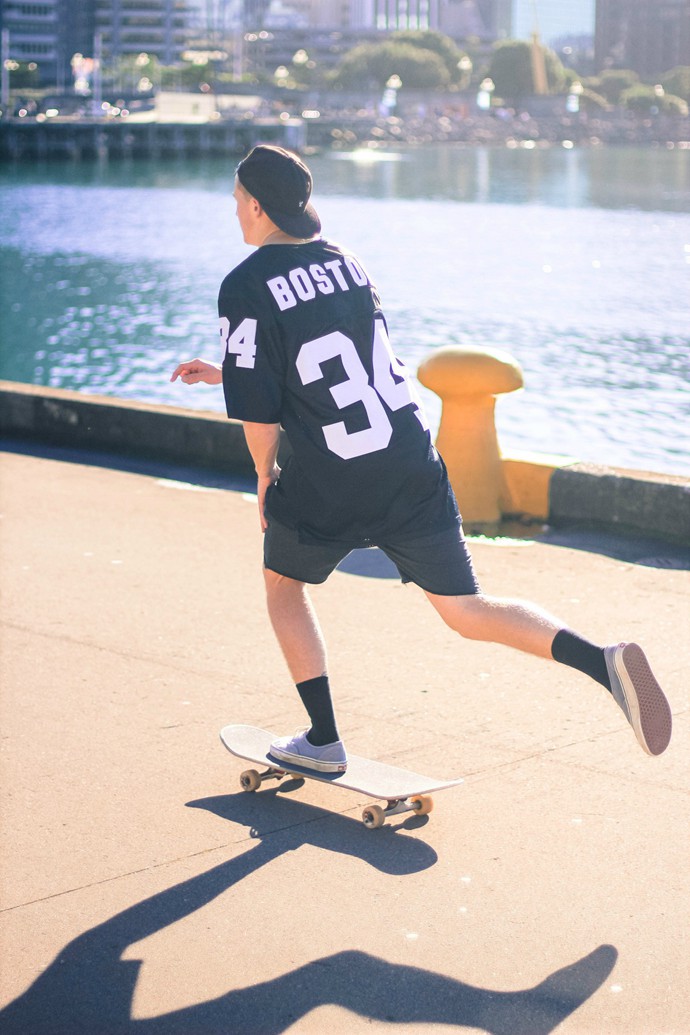 帅气的欧美滑板少年唯美图片_WWW.TQQA.COM