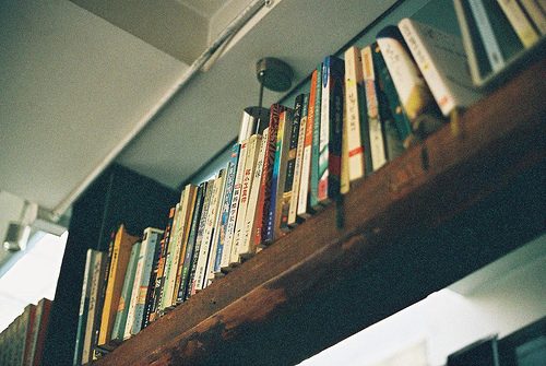 那些书柜上的书_WWW.TQQA.COM