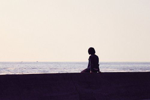 人来人往，慢慢也就习惯了_WWW.TQQA.COM