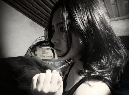 那些看起来很迷人很唯美的小清新女生侧脸美图_WWW.TQQA.COM
