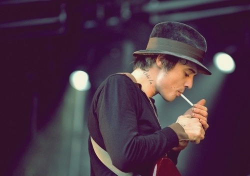 只有你自己能救自己 欧美帅气男生lomo图片_WWW.TQQA.COM