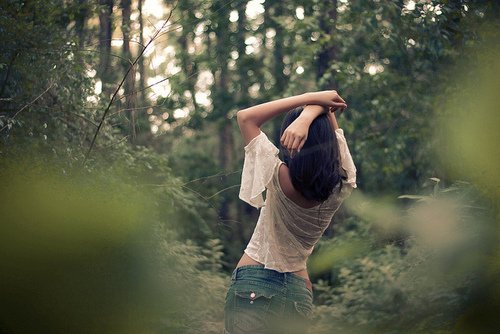 不经意的一瞥 甜美的小清新女生美图_WWW.TQQA.COM