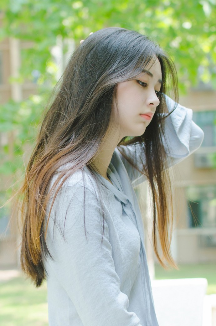 面无表情的优雅小清新美女图片_WWW.TQQA.COM