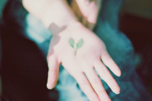 不得不承认，岁月是一本太仓促的书_WWW.TQQA.COM