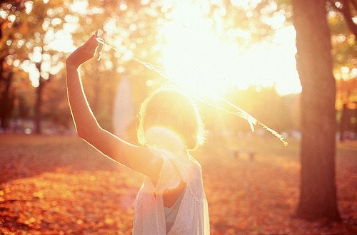 缘起时，一群人里，你只看到她_WWW.TQQA.COM